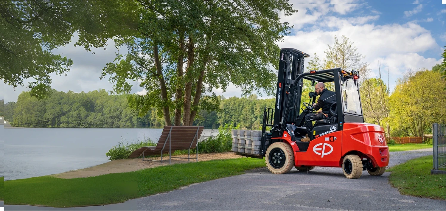 EP_vozík v parku.webp